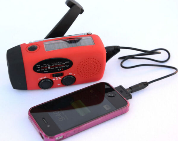 Solar hand crank USB charging radio flashlight - Imagen 9